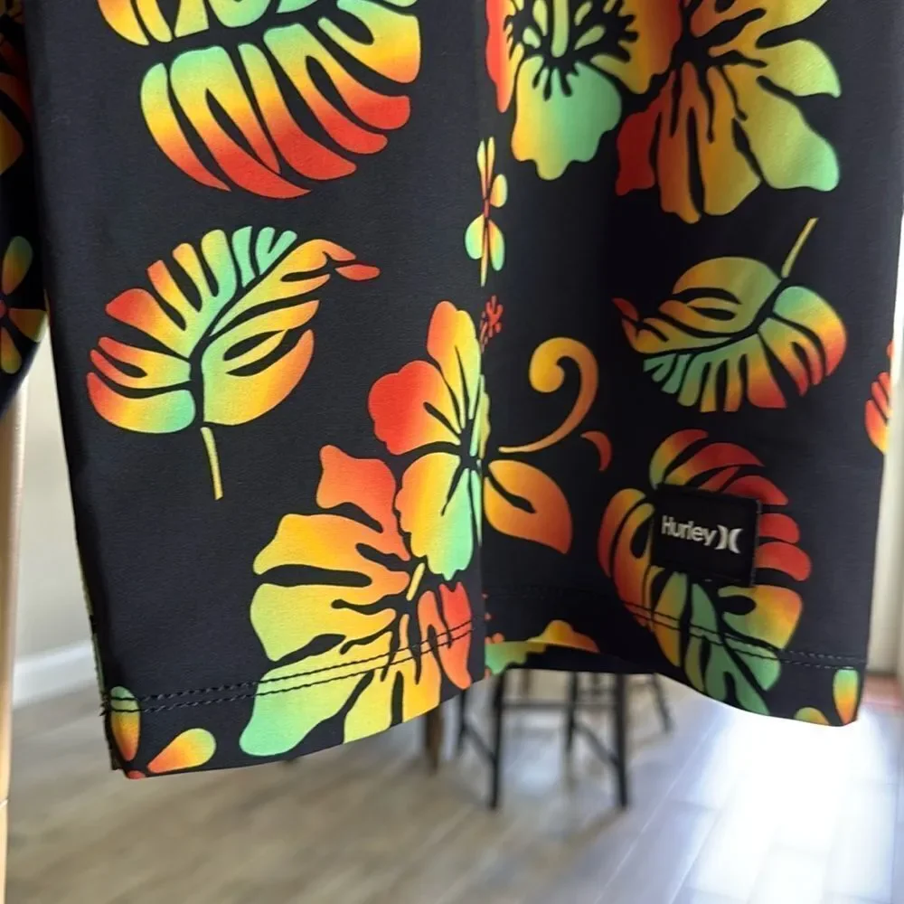 NWT Hurley Board Shorts Swim Phantom Quick Dry 4 Way Stretch Tropical Black 32